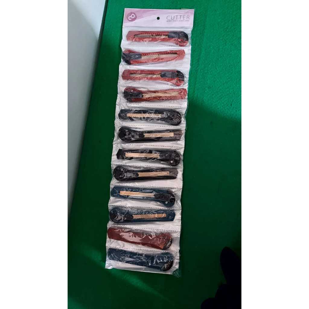 

Pisau Cutter 12pcs Cutter besar Warna Kemasan Renceng