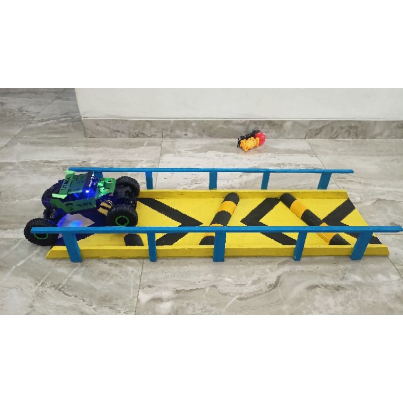 TREK RINTANGAN MOBIL REMOT ZIG-ZAG COCOK UNTUK RENTAL