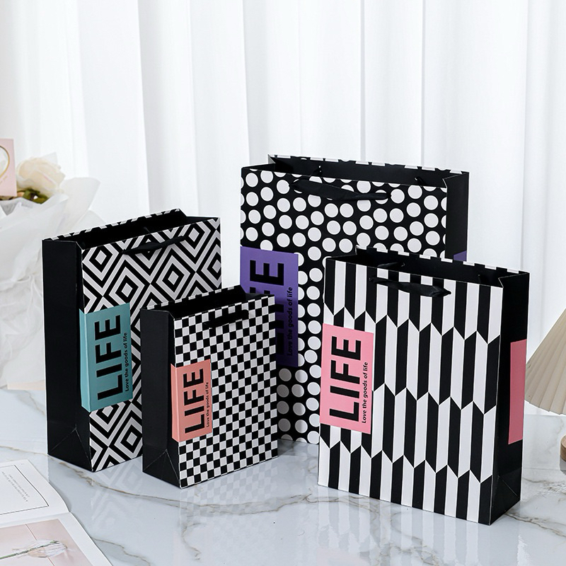 

Paper Bag DL1165S sedang besar Paper Bag bunga tas kertas baju tas ulang tahun souvenir pembungkus kado motif Catur Hitan putih garis petak bulat tas kado