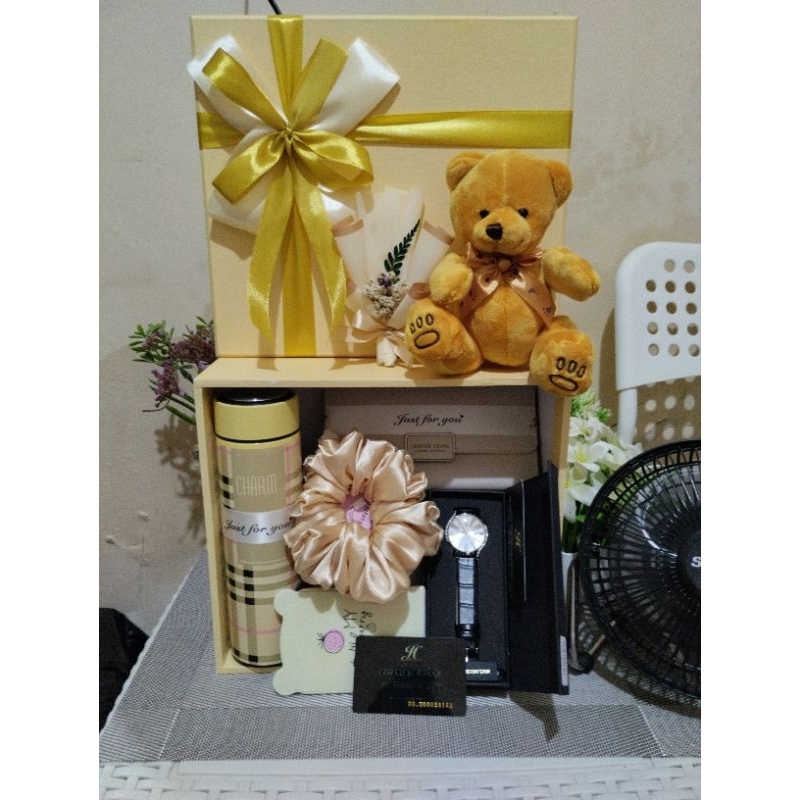 

Hampers Special Woman Kado Ulang Tahun Wanita Istimewa Watch Gift Hadiah Tahun Baru