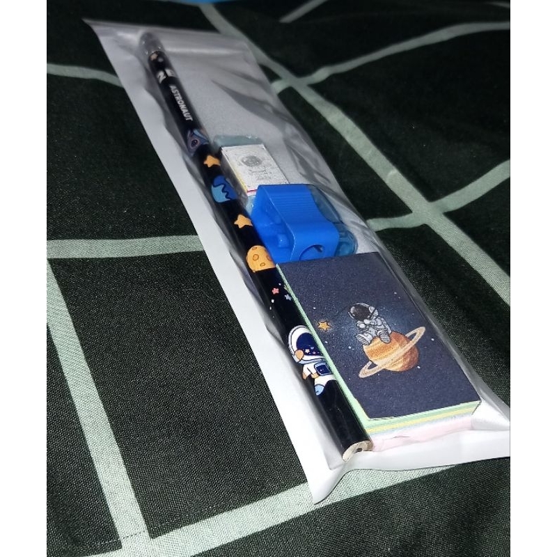 

pensil astronot set hampers souvenir