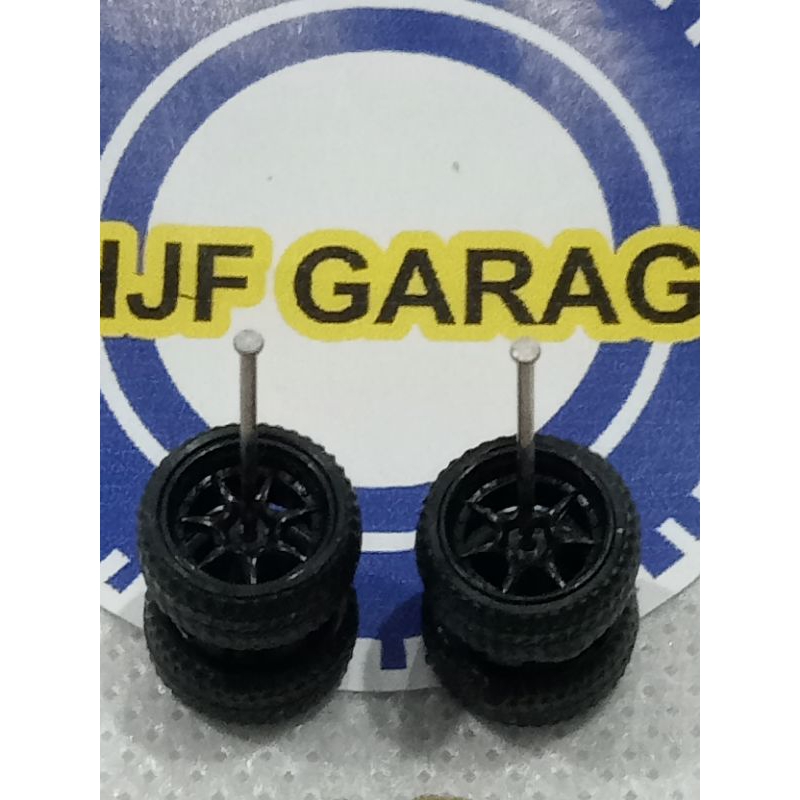 Ban Hot Wheels Hitam