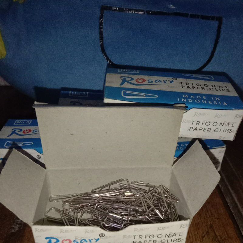 

Jepitan Segitiga Kertas