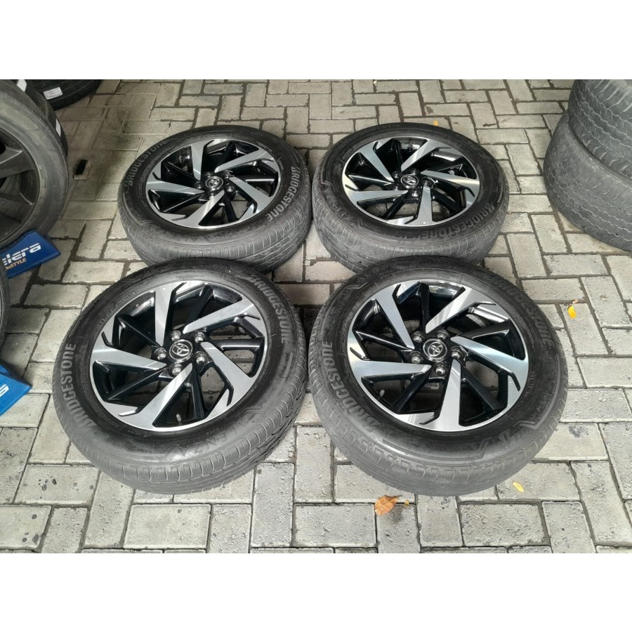 Velg Mobil Bekas Copotan New Rush Ring17 Plus Ban 215 60 R17