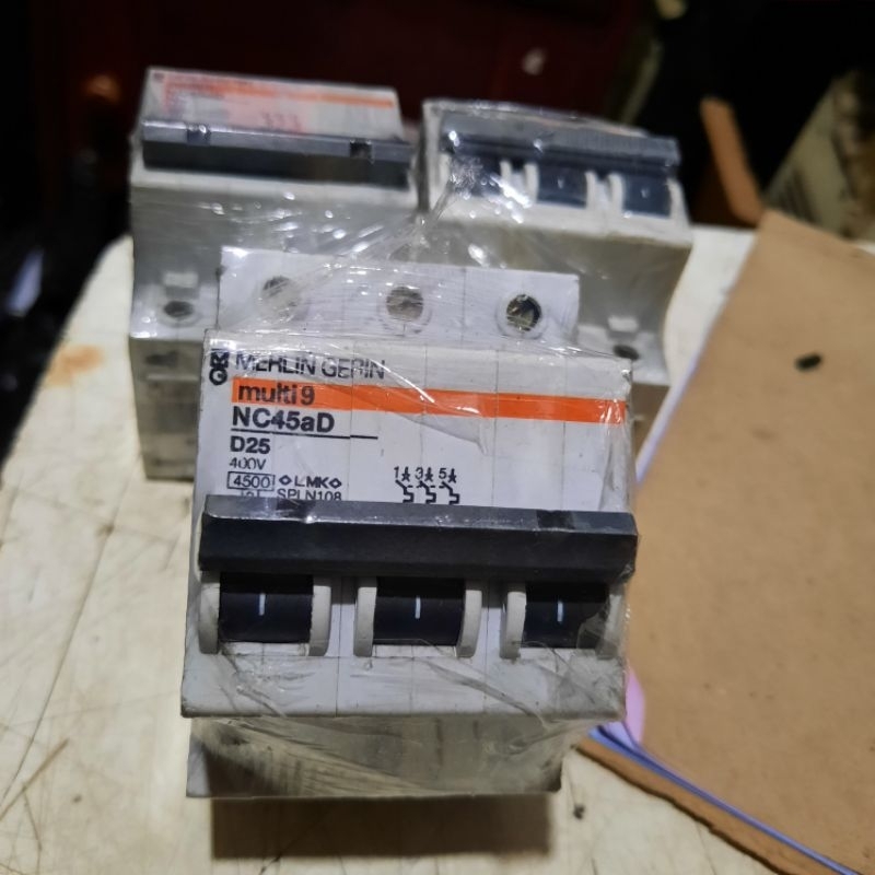 mcb merlin gerin 25a 3phase 3p