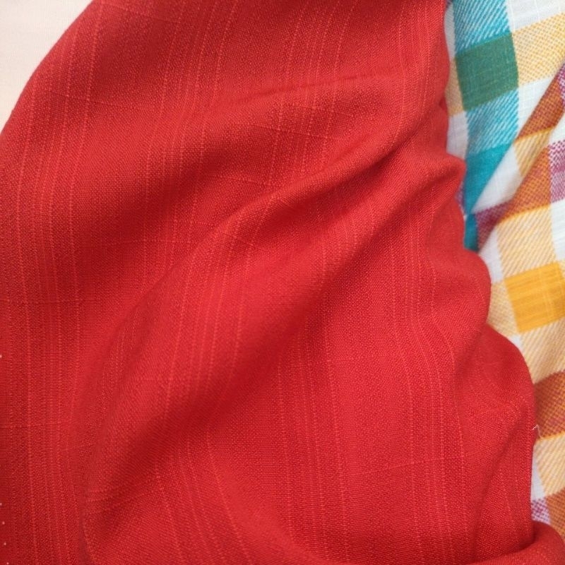 KAIN KILOAN KATUN RAYON POLOS MERAH BERCORAK ABSTRAK