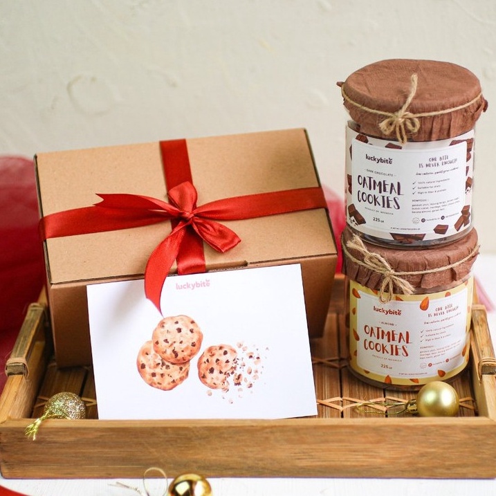 

Hampers Gift Box Kado Oatmeal Cookies 2 Jar FREE Greeting Card Pita Bubble Wrap LUCKYBITE