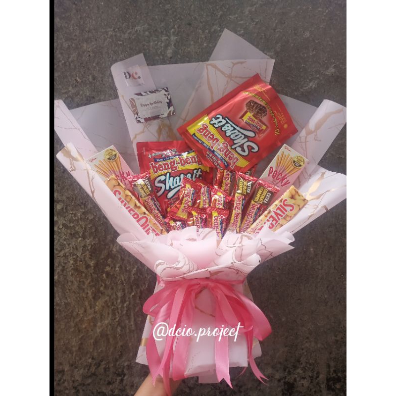 

Buket Coklat/Buket snack Coklat/Bucket Coklat/Bouqet/Hadiah/Kado/Hampers/Souvenir