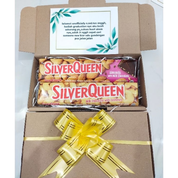 

TEBUS MURAH Coklat cokelat chocolate Silverqueen silver queen gift box hampers hadiah kado ulang tahun birthday anniversary valentine natal wisuda hari ibu hari guru rasa almond dan cashew mede