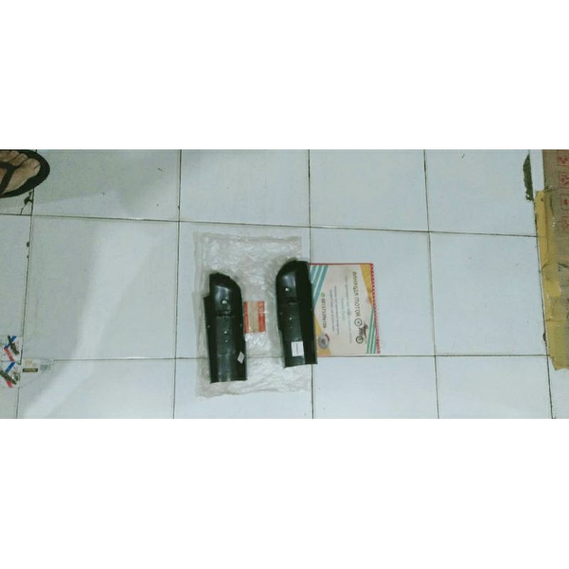 Cover shock depan Suzuki Crystal Original