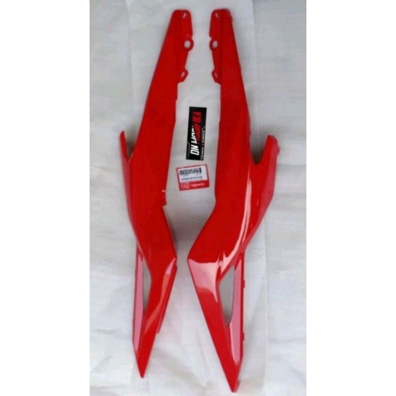 Body cover belakang kanan / kiri CBR 150 R ( Cowl set R/L)