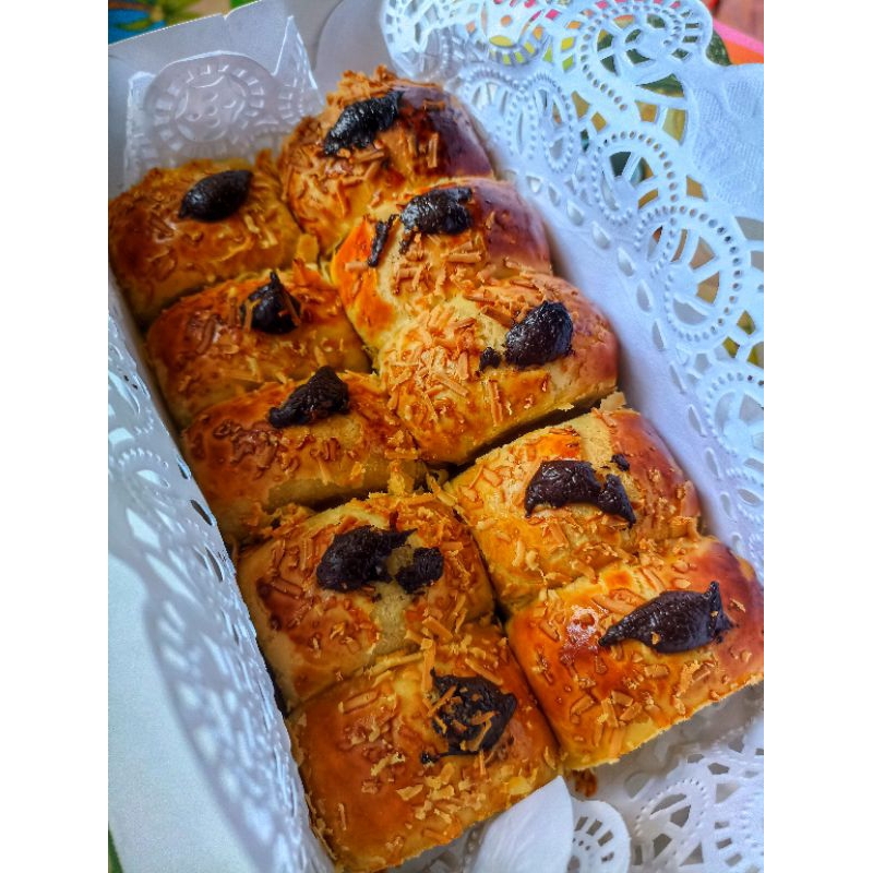 

BOLEN PISANG SEMARANG MOIST basah coklat keju enak murah premium pastry oleh oleh