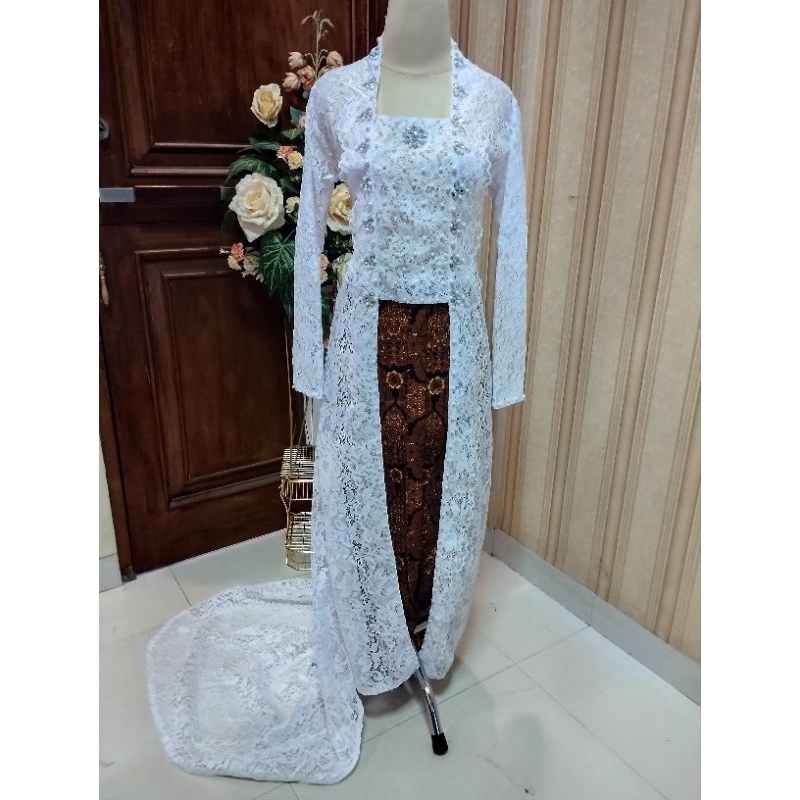 Kebaya kutubaru akad broklat Zakia ekor