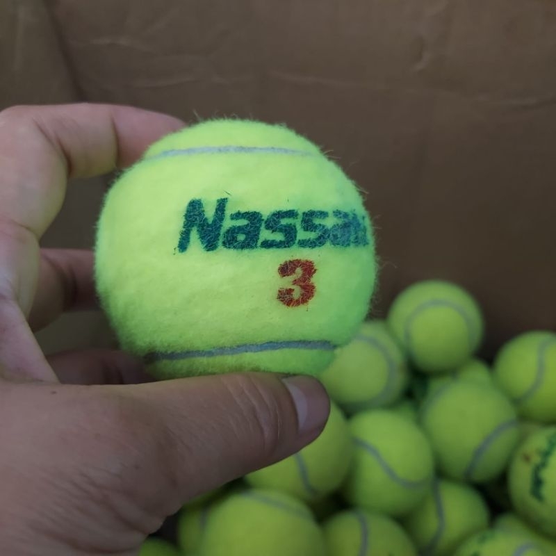 Bola tenis bekas