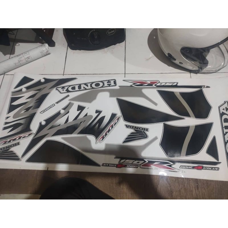 Striping Cbr 150 Thailand abu abu Stiker Cbr 150 Thailand