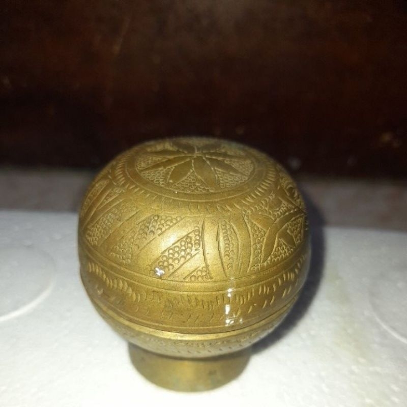 Barang Antik Tempat Cepuk Kuningan Ukir