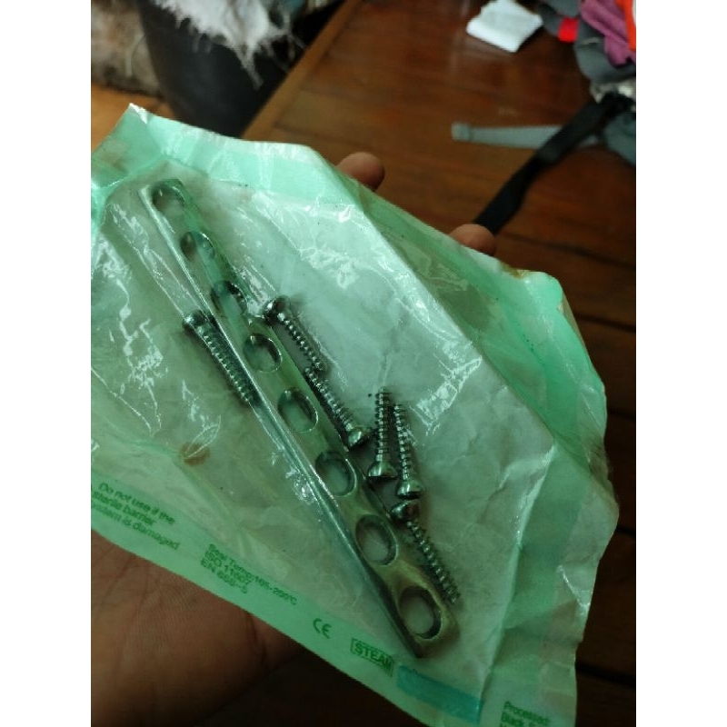 pen platina titanium patah tulang