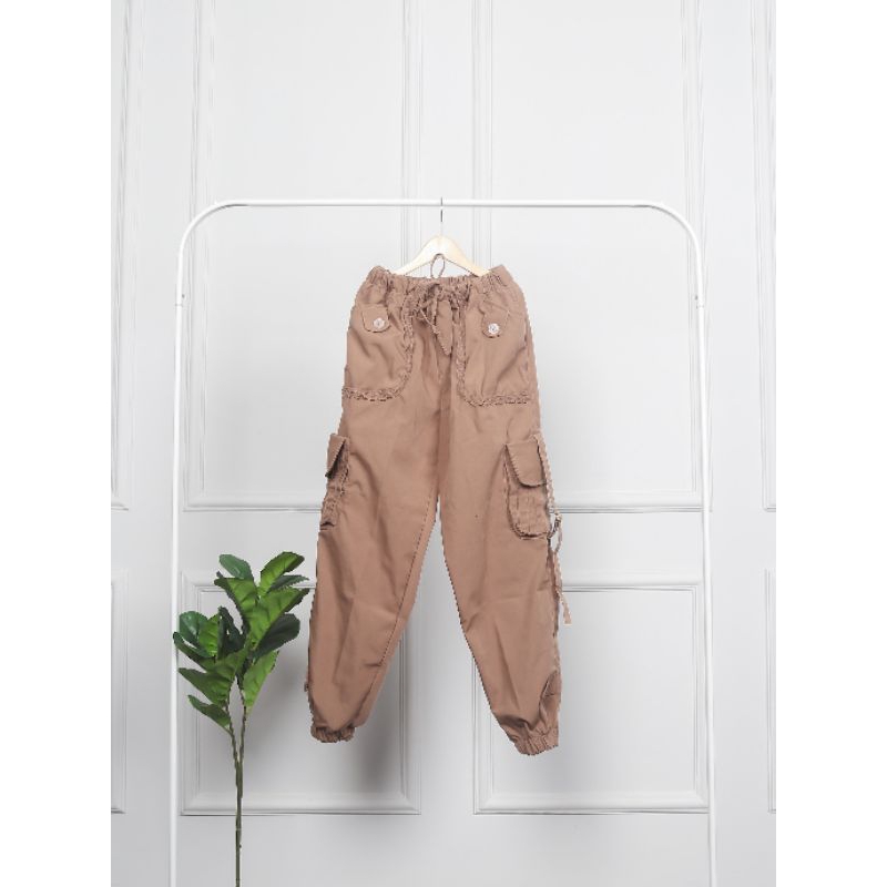 Celana Jogger Cargo Wanita Cream