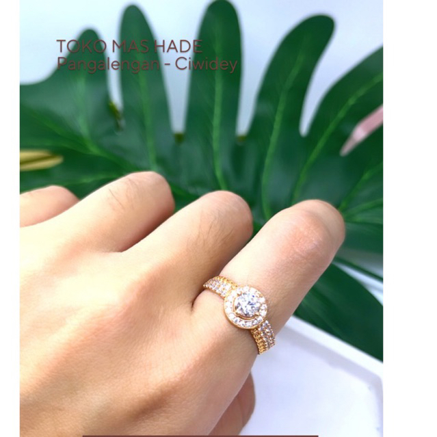 Cincin solitaire emas kadar muda
