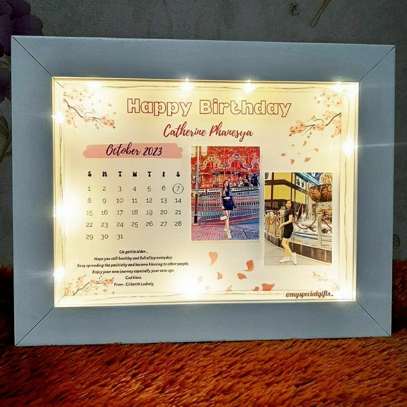 

Kalender Photo Pop Up LED / Kado Ultah / Kado Wedding / Kado Wisuda / Kado Ulangtahun / Kado Anniversary / Kado Pernikahan / Kado Tanggal / Calendar Photo / Kado Hampers
