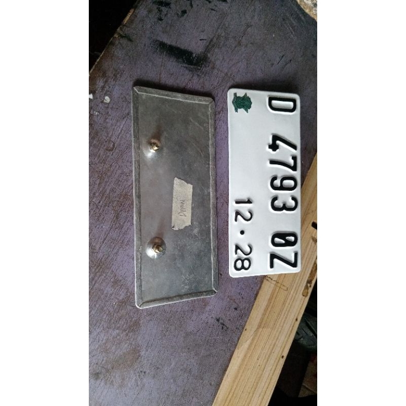 plat nomor tanam baut