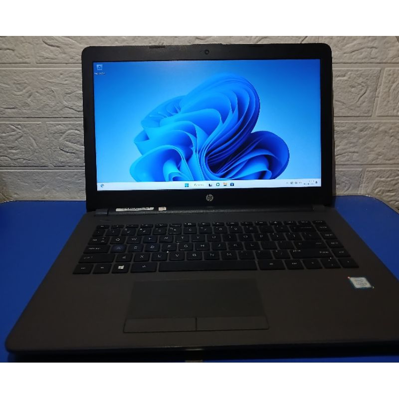 LAPTOP SECOND HP 240 G6 i3 Notebook PC - Dark Grey / i3-60060U / 8GB / 256GB / 14" / Dengan Windows