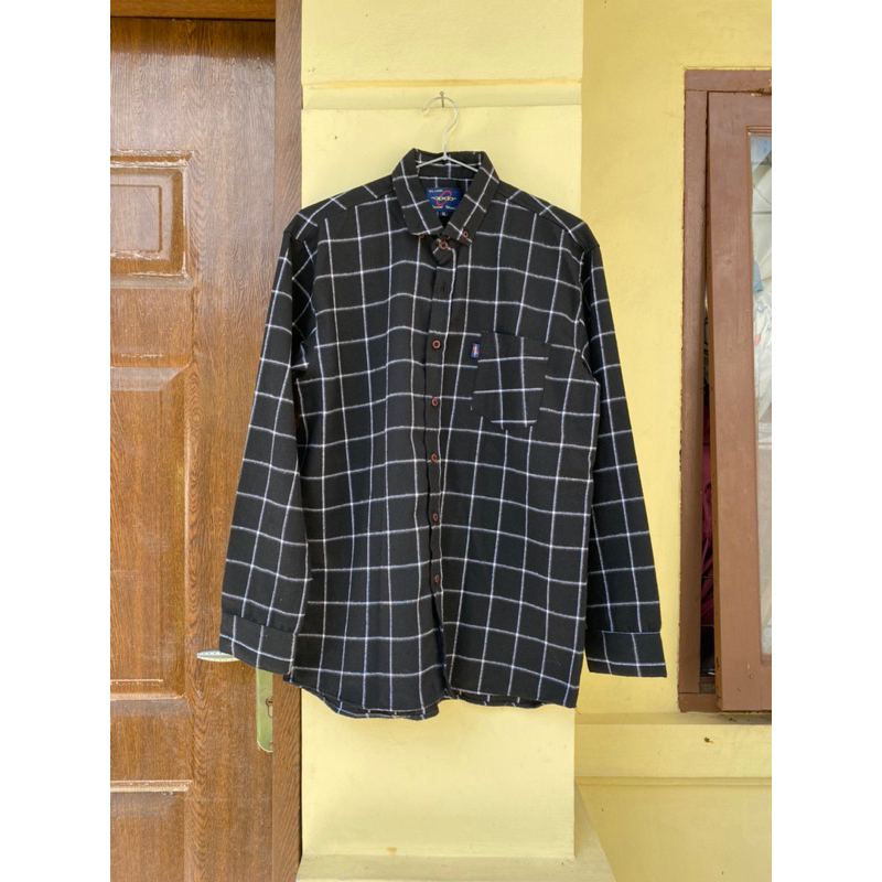 Kemeja flanel kotak kotak kasual unisex wanita pria lengan panjang garis hitam putih
