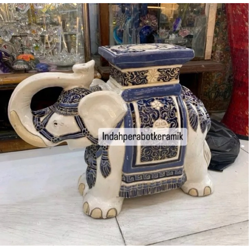 guci dudukan gajah keramik