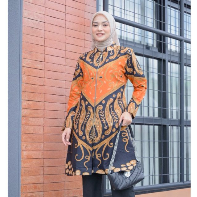 Tunik Batik Modern Lengan Panjang Kombinasi Polos – Cocok untuk Kerja & Kondangan