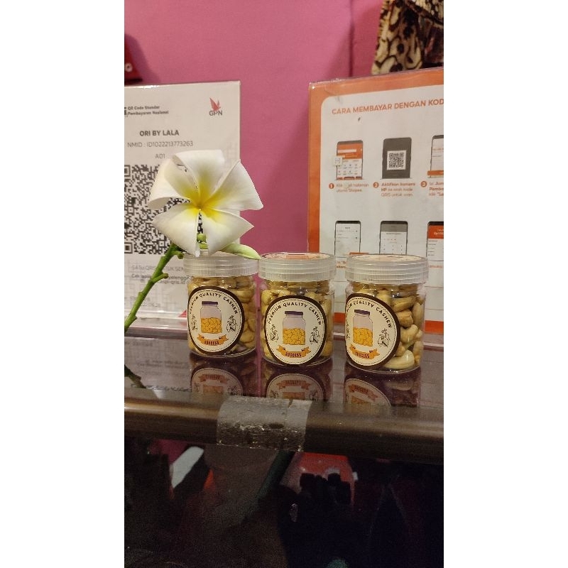 

Mete Asli Wonogiri Kacang Mede Oleh Oleh Khas Solo