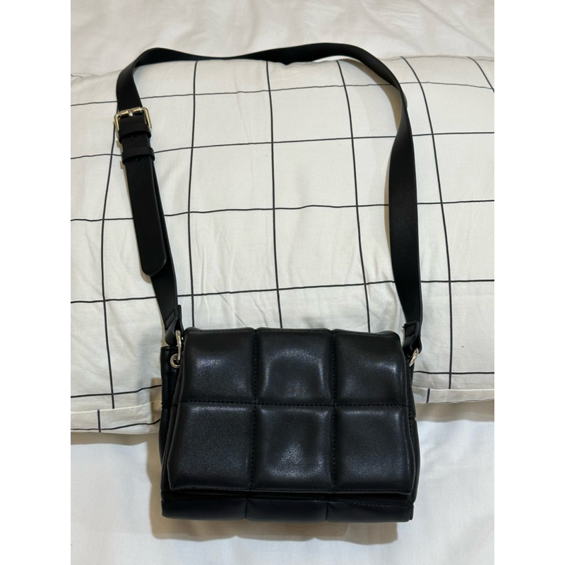 Puffer bag original merek Mango  (preloved)