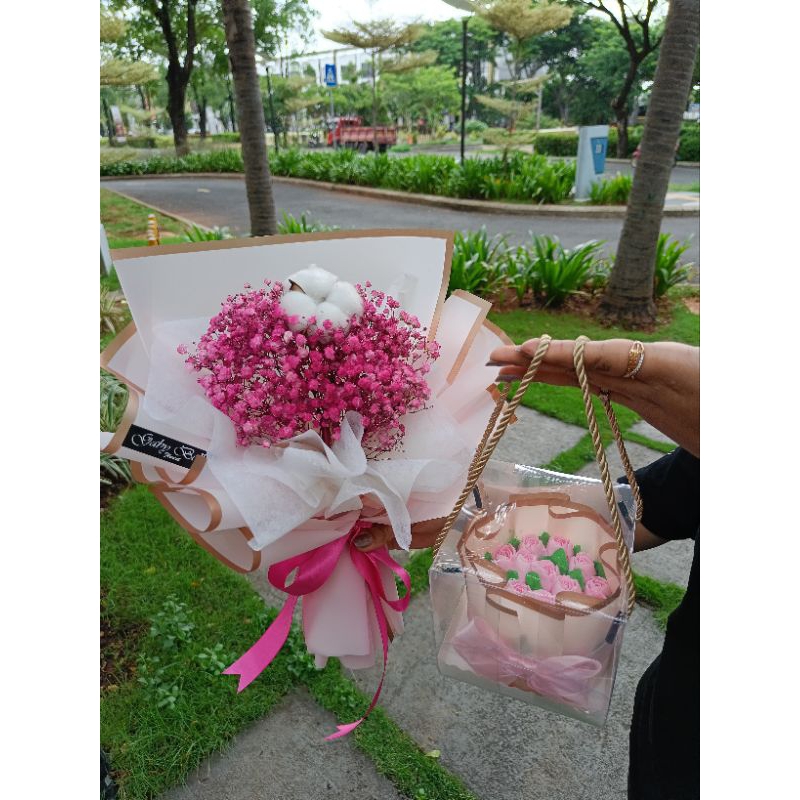 

buket bunga dan cake baby cake buket babybreth boucake baby breath cake tulip paket ulang tahun murah buket murah