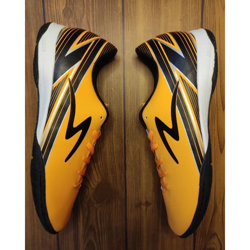 SEPATU FUTSAL SPECS LIGHTSPEED 20 IN