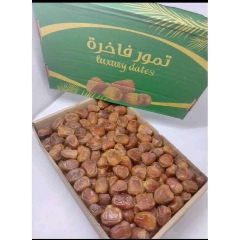 

Kurma Sukari 3 KG Dus Random