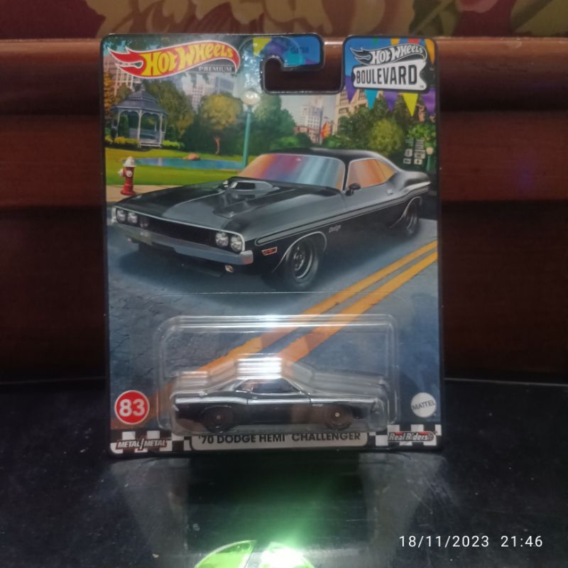 Hotwheels premium boulevard 70 dodge Hemi challenger
