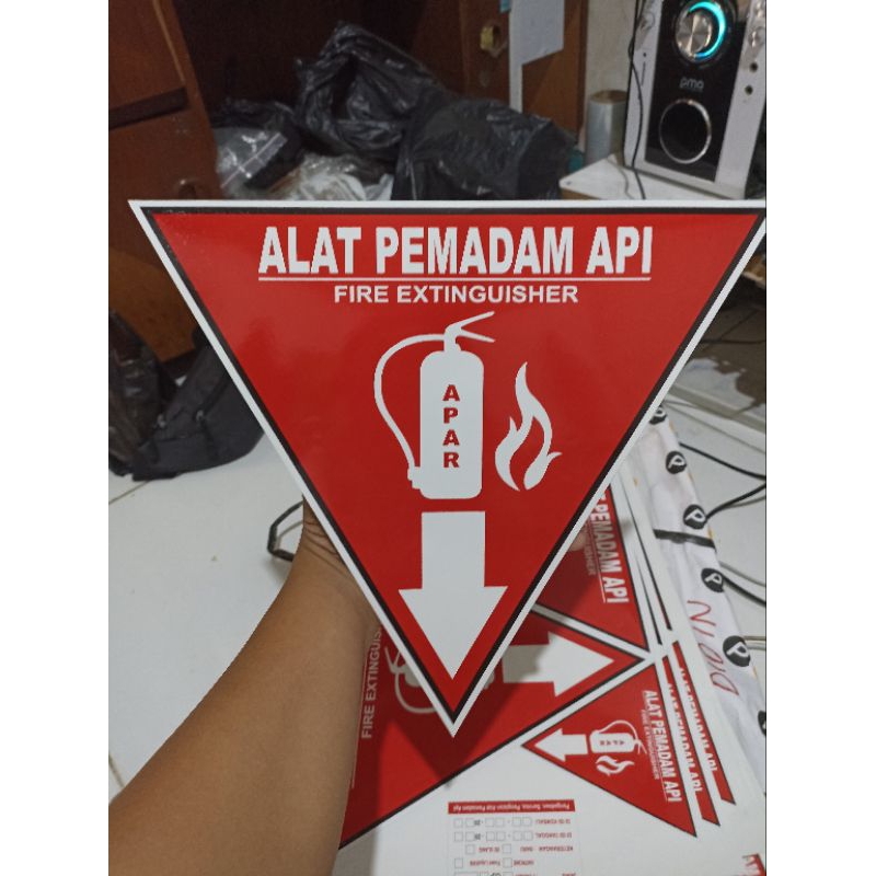 

SIGN STIKER SEGITIGA ( APAR ) STIKER K3 SAFETY