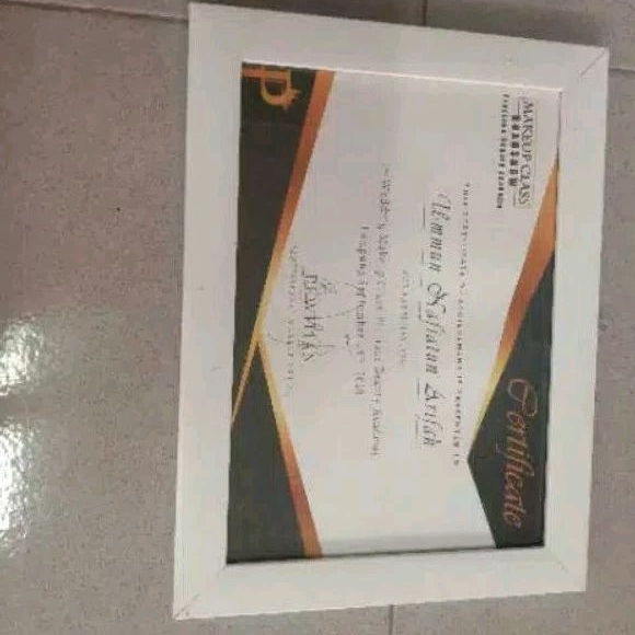PIGURA UNTUK PIAGAM PENGHARGAAN MININALIS HITAM DAN PUTIH SERTIFIKAT UKURAN PIAGAM 21 X 30 ijazah pi