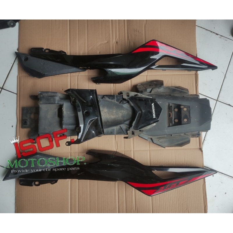 Body belakang set cbr 150r facelift - cover body belakang cbr