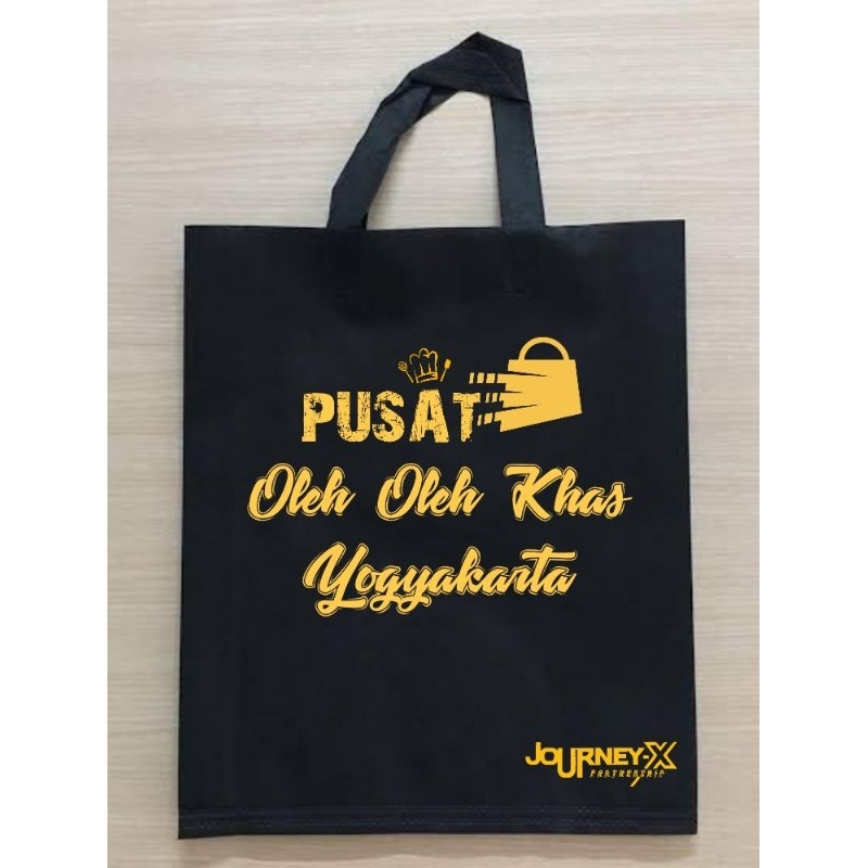 

Tas Belanja Eksklusif tas bingkisan oleh oleh makanan bakpia keripik