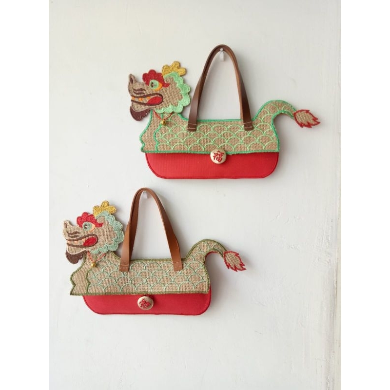 

Angpao Imlek 2024 Perahu Naga lucu unik bahan bagus, lembut, terpercaya dan sesuai gambar realpic