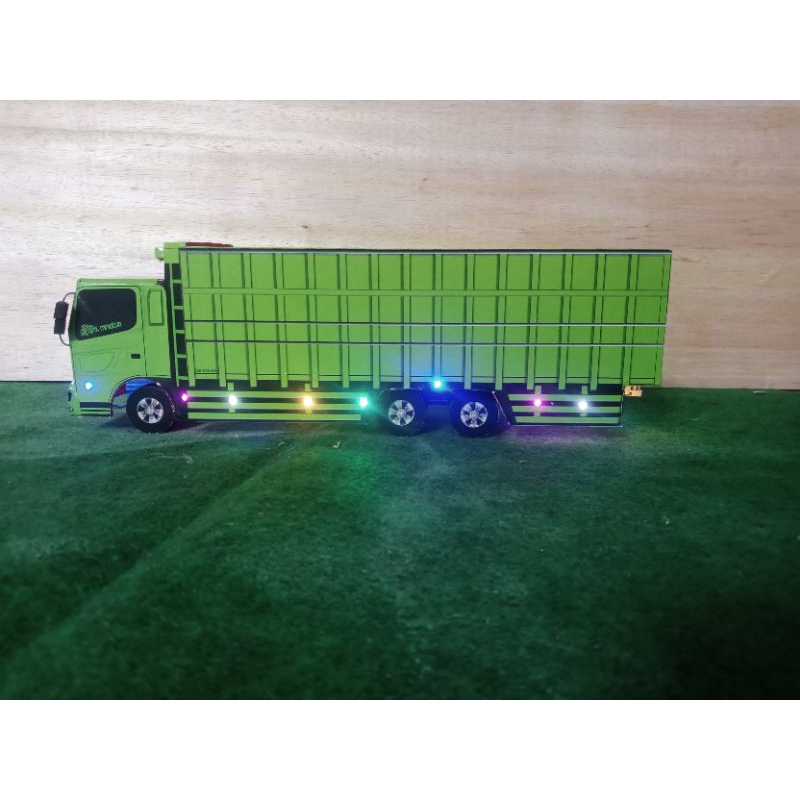 miniatur truk oleng tronton hino full lampu
