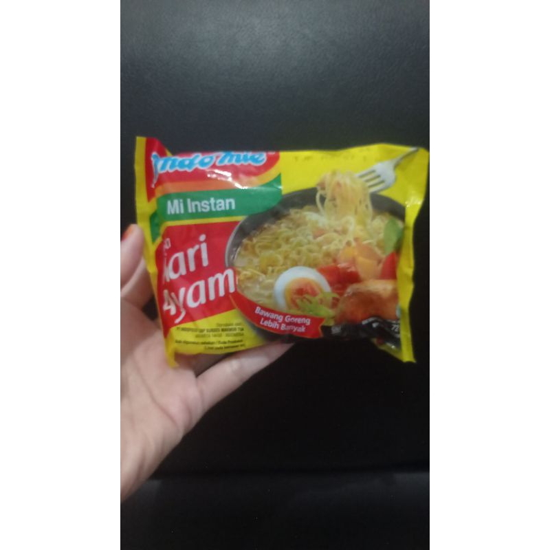 

5 bungkus indomie kari ayam