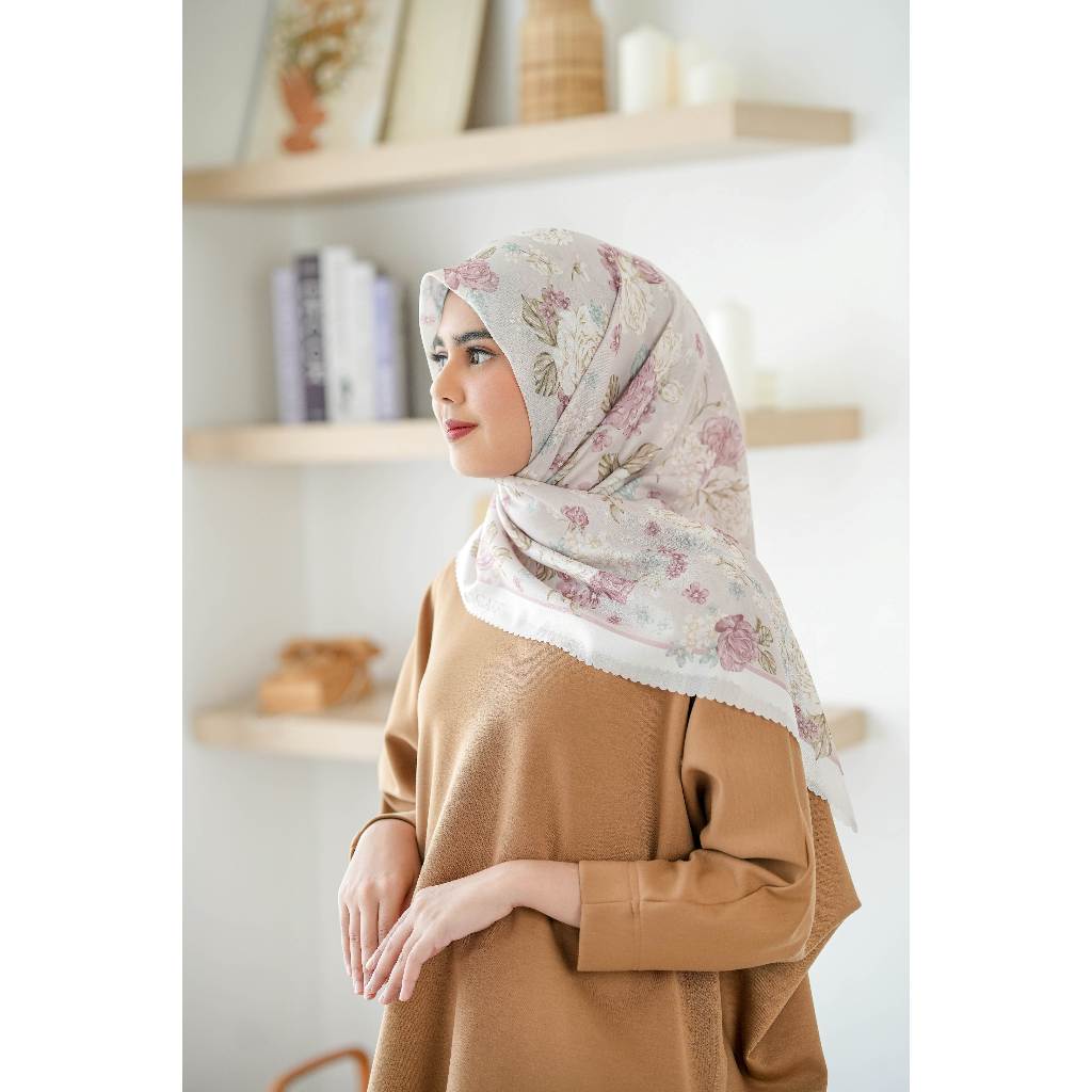 Wearing Klamby - Maison Scarf - Thalia Scarf