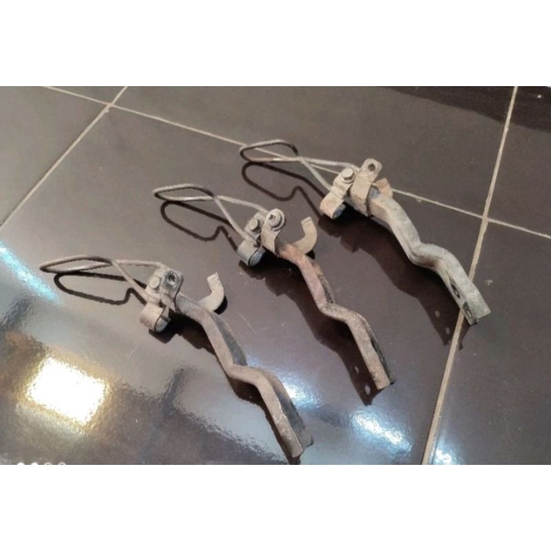 Breket Selang rem depan/ Breket Spakbor Selebor Depan Mio sporty Lama / Original Copotan