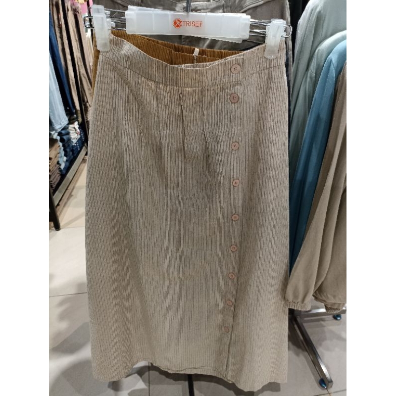 ROK WANITA TRISET