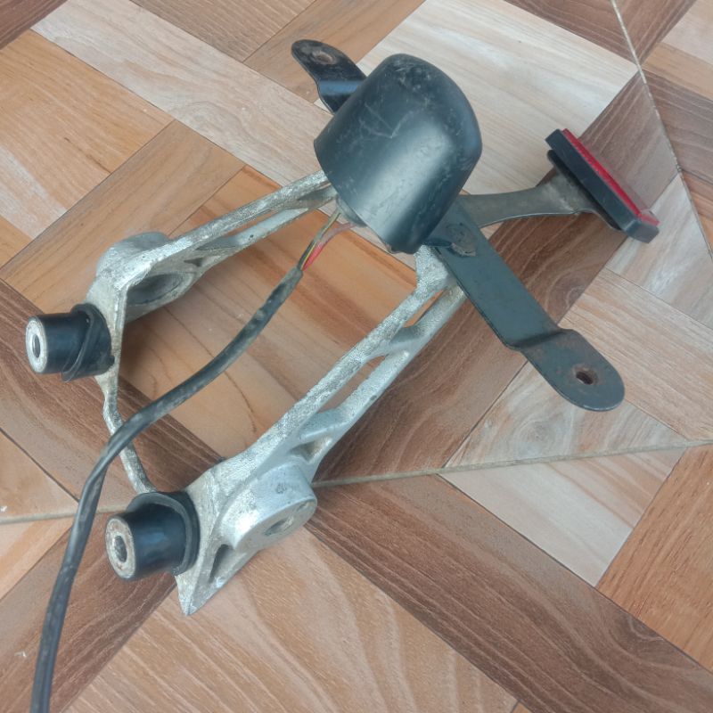spakbor belakang Pulsar 200NS 135 braket bracket dudukan plat nomor Kawasaki bajaj bajay mata kucing
