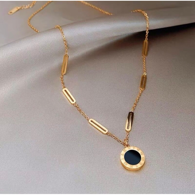 Kalung Titanium Wanita Liontin Bulat hitam