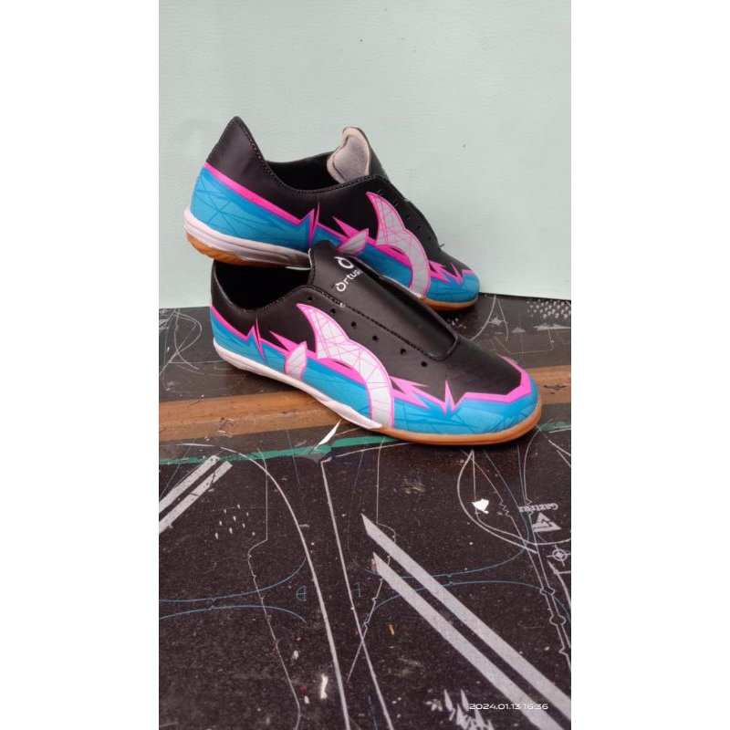 sepatu futsal ukuran 36-37-38-39-40-41 rekomendasi termurah cod bayar ditempat