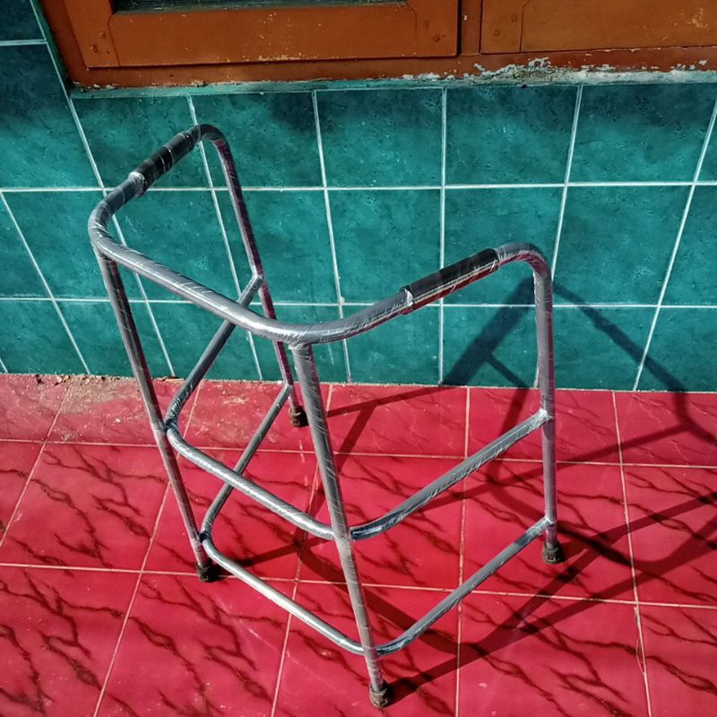 walker alat bantu jalan lansia
