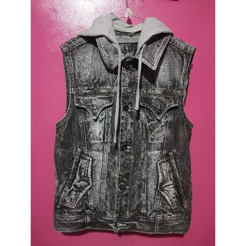 Vest TBJ NEARBY
